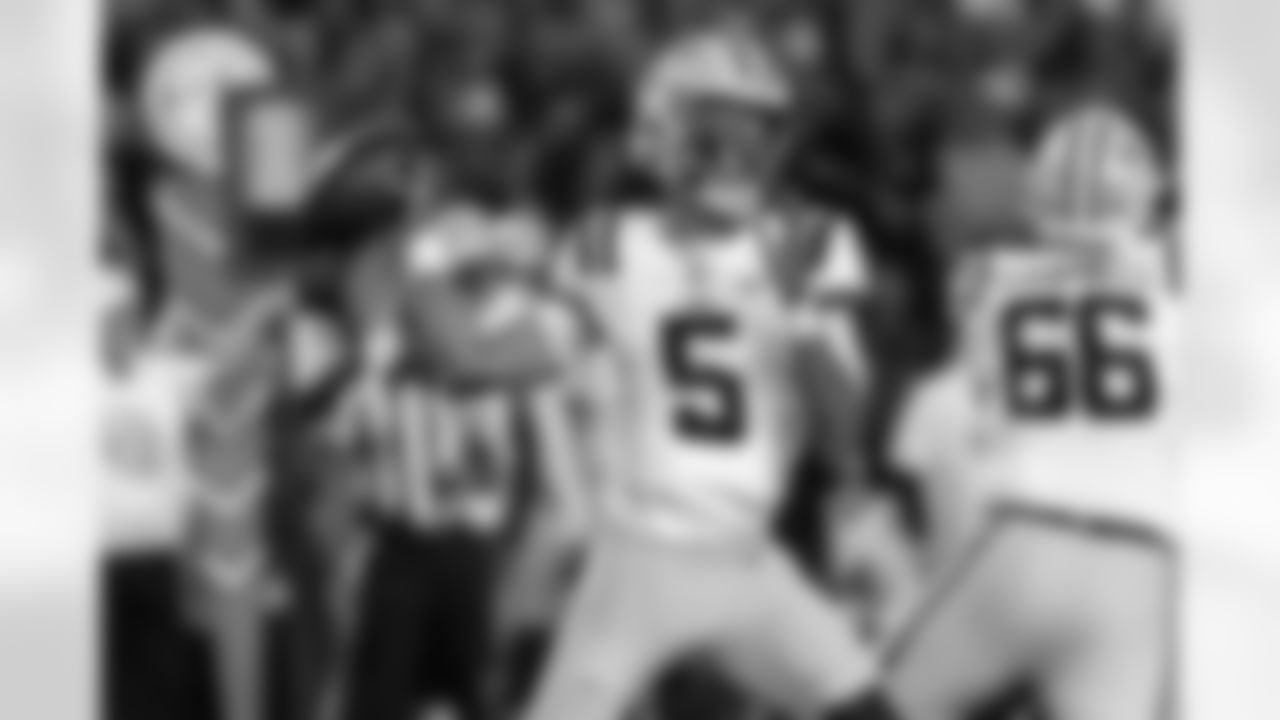 LSU quarterback Jayden Daniels (5) throws the ball against Alabama during the first half of an NCAA college football game, Saturday, Nov. 4, 2023, in Tuscaloosa, Ala. (AP Photo/Vasha Hunt)