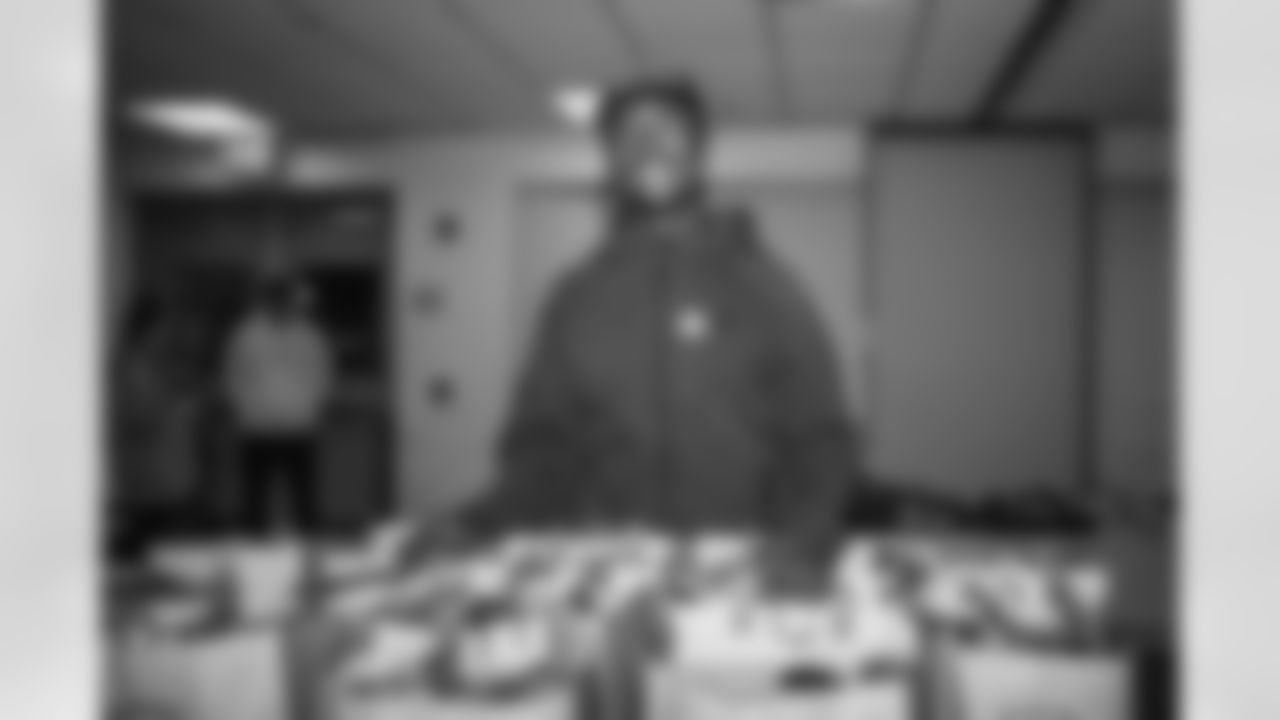 11132023 Terry McLaurin Thanksgiving Giveback EF46011