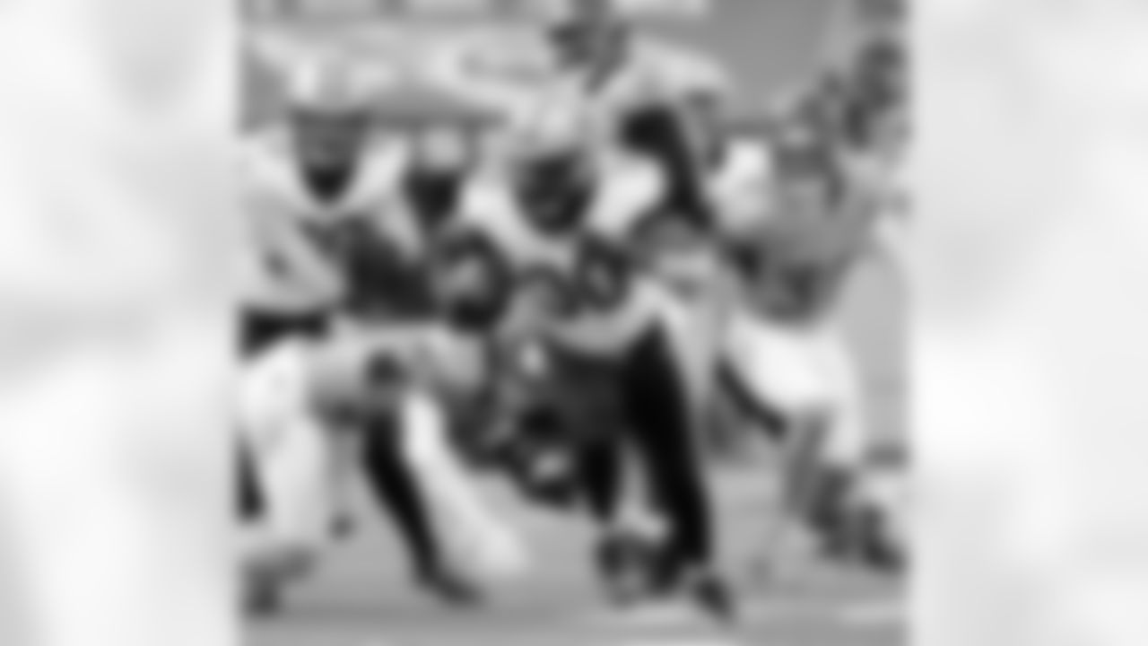 Check out the game action photos from the New Orleans Saints game against the Tennessee Titans for Week 17 of the 2025 NFL season on Dec. 28, 2025 at Nissan Stadium.