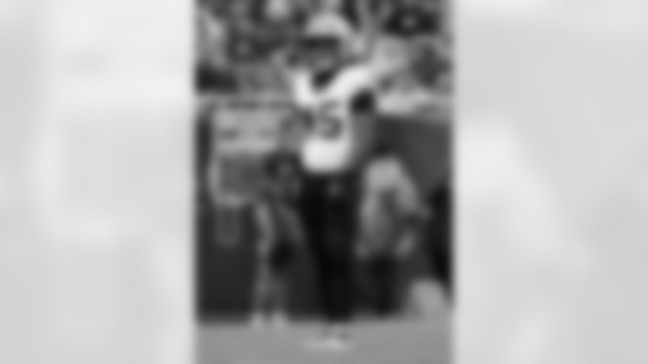 Check out the game action photos from the New Orleans Saints game against the Chicago Bears for Week 7 of the 2025 NFL season on Oct. 19, 2025 at Soldier Field.