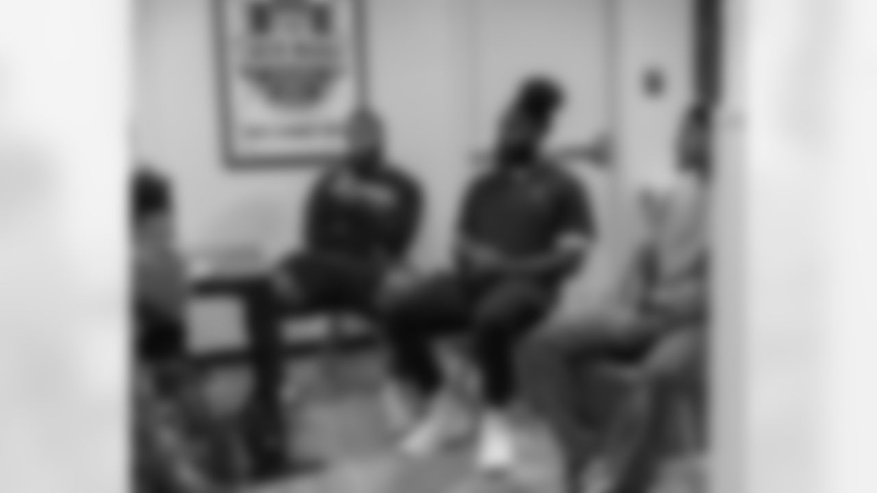 New Orleans Saints linebacker Demario Davis wrapped up his six-week Devoted Dreamers Foundation program at 18th Ward, honoring participants with certificates and gift bags. Fellow teammates Jaylan Ford and Isaiah Stalbird joined to share their journeys and inspire the next generation of leaders.