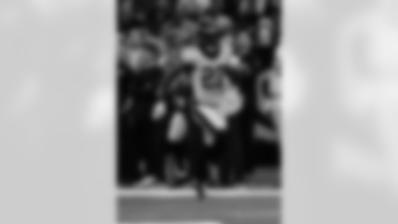 Check out the game action photos from the New Orleans Saints game against the New York Jets for Week 16 of the 2025 NFL season on Dec. 21, 2025 at the Caesars Superdome.