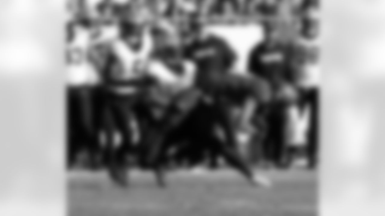 DB Jordan Howden (31) makes a tackle during the New Orleans Saints game against the Tampa Bay Buccaneers for Week 18 of the 2024 NFL Season on Jan. 5, 2025 at Raymond James Stadium.