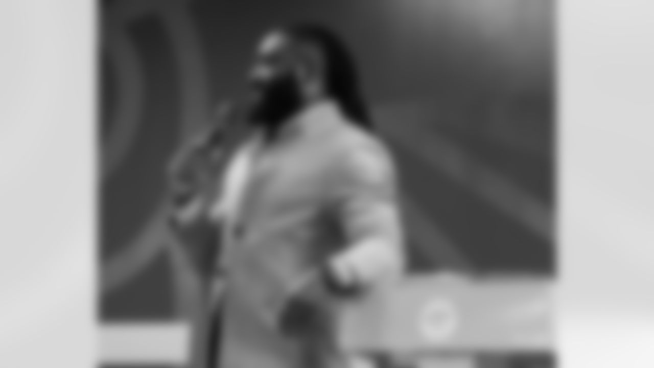 New Orleans Saints linebacker Demario Davis and his Devoted Dreamers Foundation teamed up with Ochsner to donate books and read to students during their Laureate Academy Book Fair on Tuesday, Dec. 9, 2025.