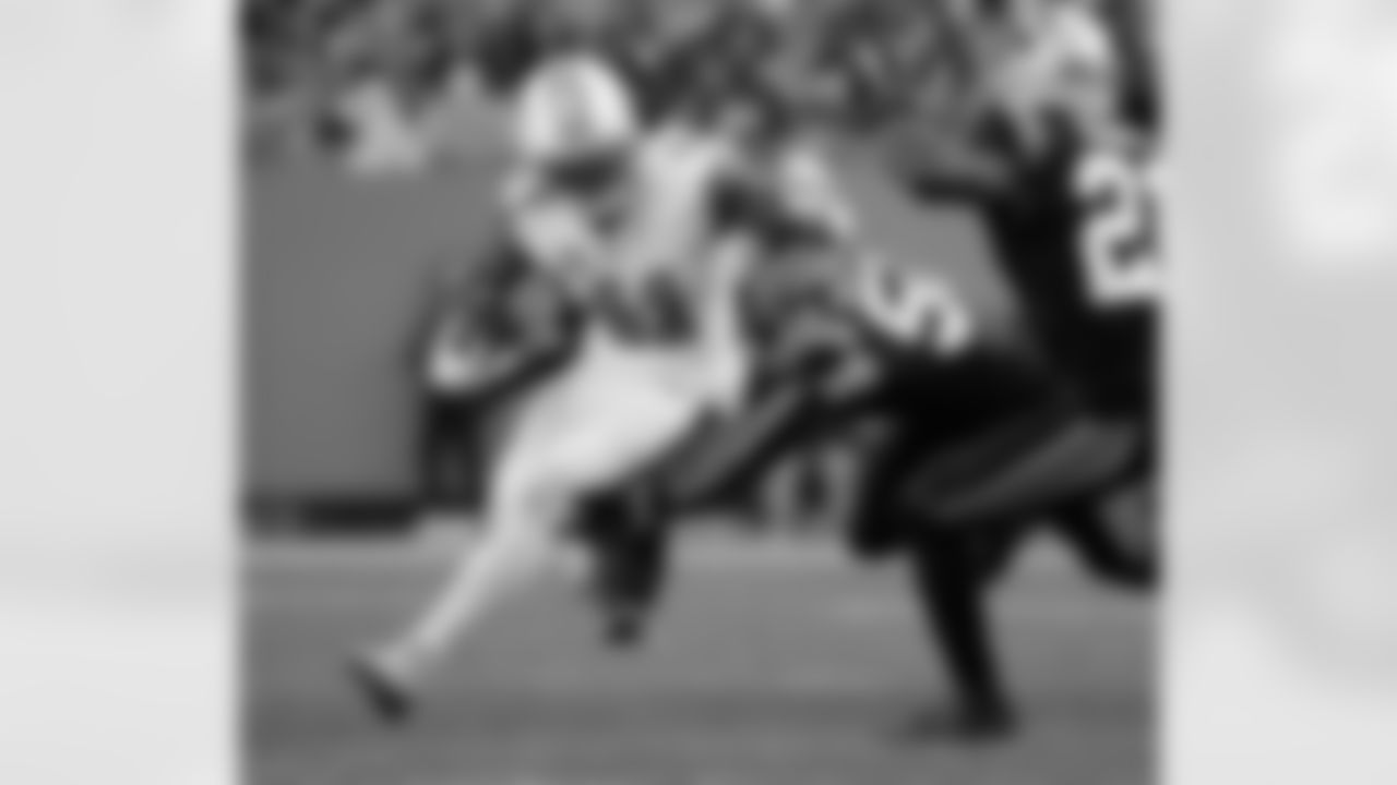 LB Alvin Kamara (41) attempts to break away during the New Orleans Saints game against the Carolina Panthers for Week 10 of the 2025 NFL season on Nov. 9, 2025 at Bank of America  Stadium.