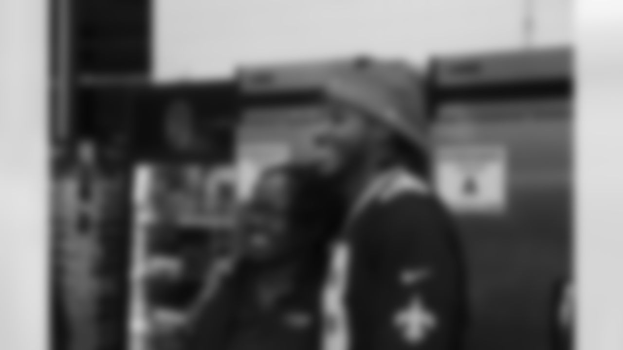 New Orleans Saints cornerback Lonnie Johnson Jr. visited a Rouses Markets location on Wednesday, November 22 and surprised 20 customers by purchasing $300 worth of their groceries for the Thanksgiving holiday.