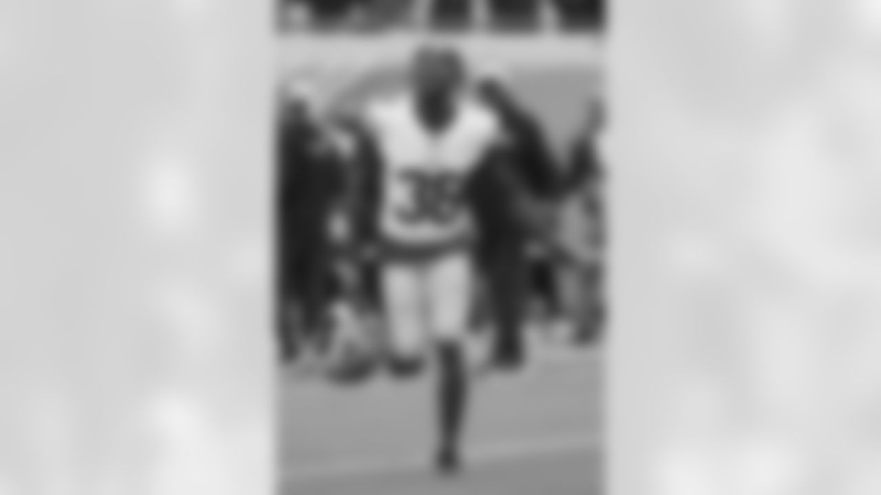 New Orleans Saints announced that they have re-signed defensive back Shemar Jean-Charles on Monday, April 15, 2024. Check out Shemar in action with the New Orleans Saints, San Francisco 49ers, and Green Bay Packers during his NFL career.