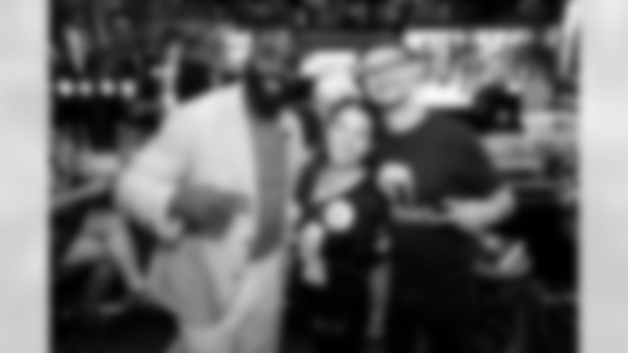 New Orleans Saints linebacker Demario Davis joined local Parisian fans, including our 2025 International Fan of the Year, as well as Paris Musketeers representatives, and FFFA coaches for happy hour at New Orléans Saints Café in in Paris, France on Thursday, July 10, 2025.
