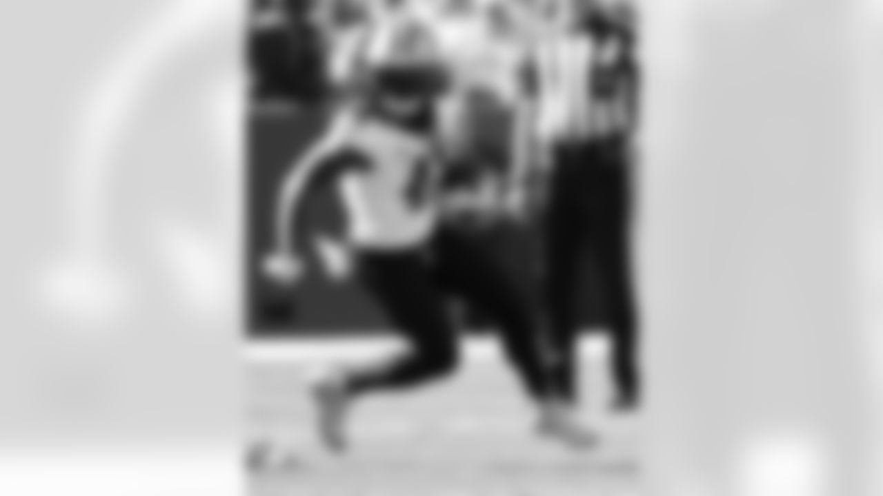 LB Alvin Kamara (41) runs the ball during the New Orleans Saints game against the Buffalo Bills for Week 4 of the 2025 NFL Season on Sept. 28, 2025 at Highmark Stadium.