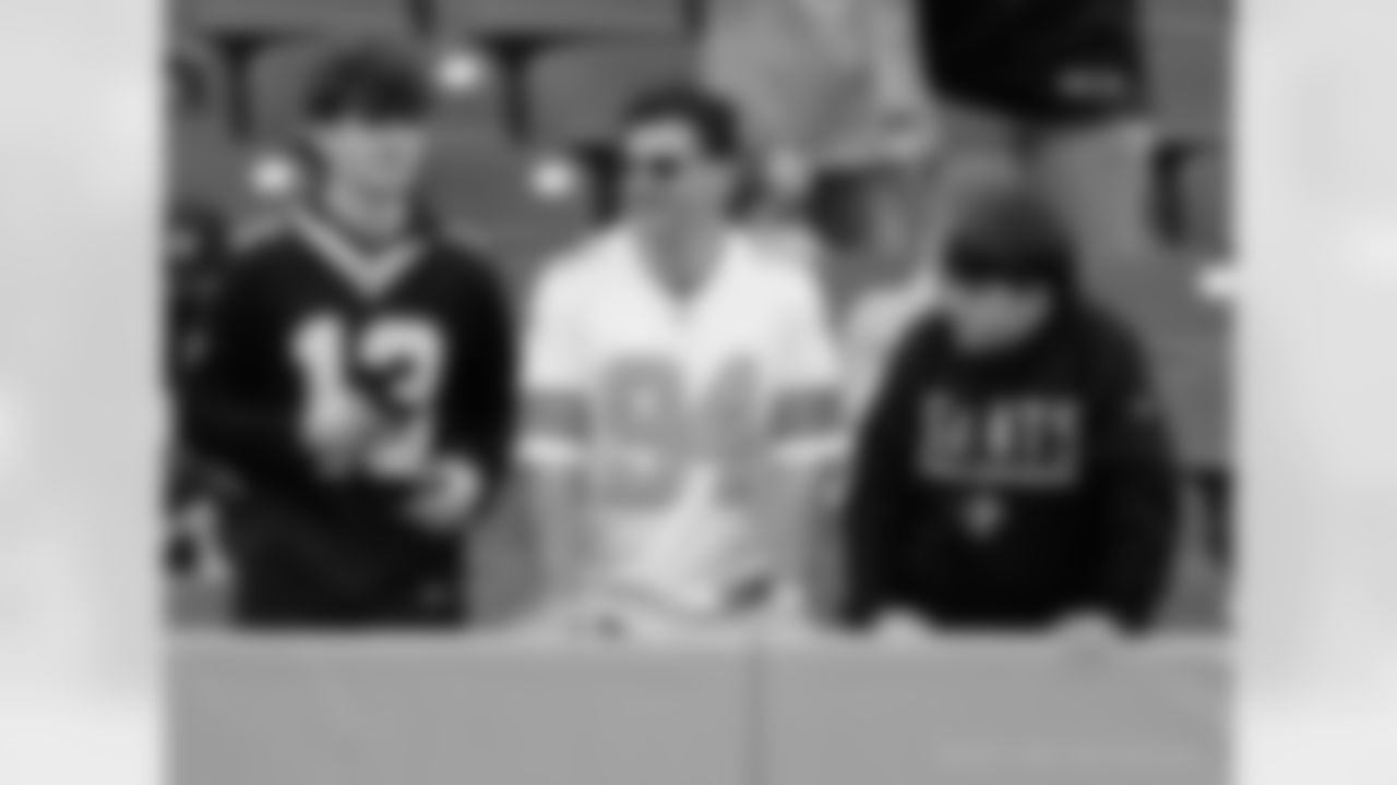 Check out the fan photos from the New Orleans Saints game against the Tennessee Titans for Week 17 of the 2025 NFL season on Dec. 28, 2025 at Nissan Stadium.