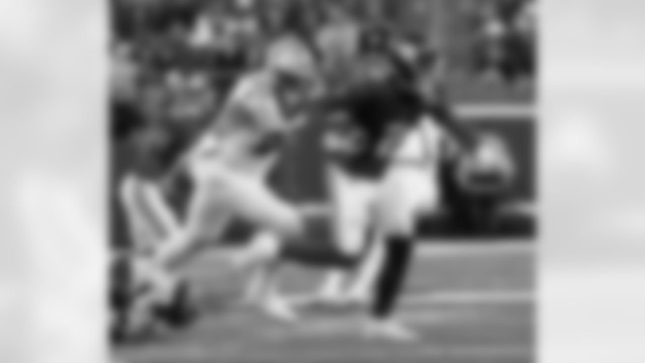 DT Bryan Bresee (90) gets the sack during the New Orleans Saints game against the New York Giants for Week 14 of the 2024 NFL Season on Dec. 8, 2024 at MetLife Stadium.