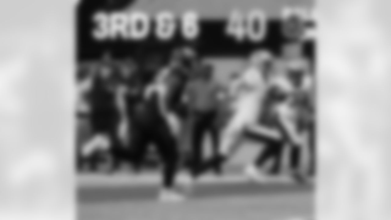 Check out the best photos of the New Orleans offense in their game against the Atlanta Falcons for Week 18 of the 2025 NFL season on Jan. 4, 2026 at Mercedes-Benz Stadium.