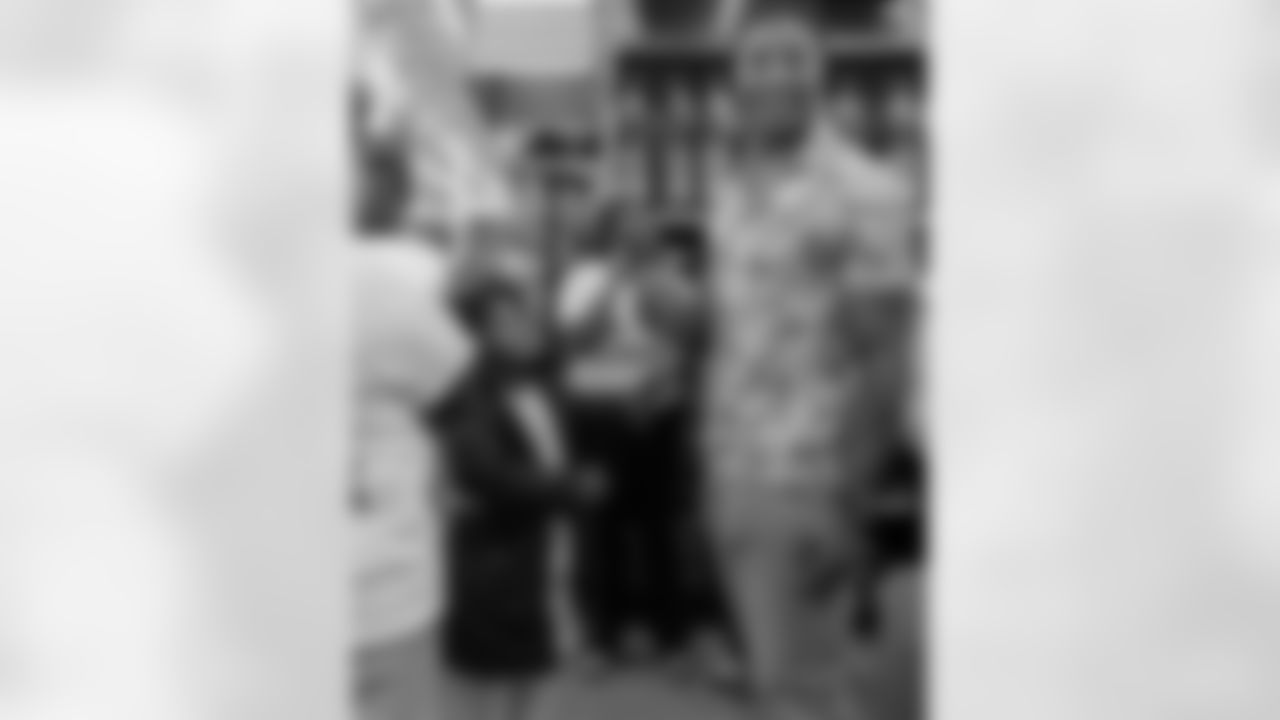 New Orleans Saints safety Justin Reid teamed up with Heroes of New Orleans for their annual holiday blitz shopping spree on Monday, Dec. 15, 2025.