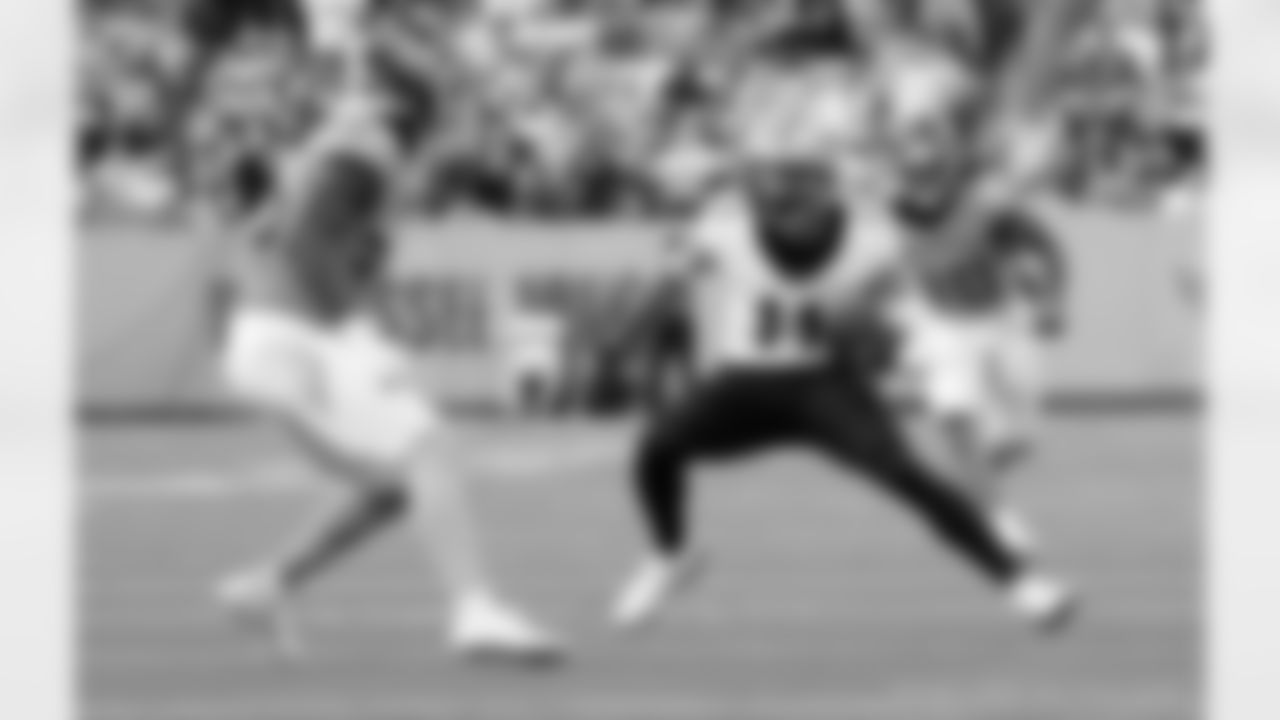 Check out the game action photos from the New Orleans Saints game against the Tennessee Titans for Week 17 of the 2025 NFL season on Dec. 28, 2025 at Nissan Stadium.