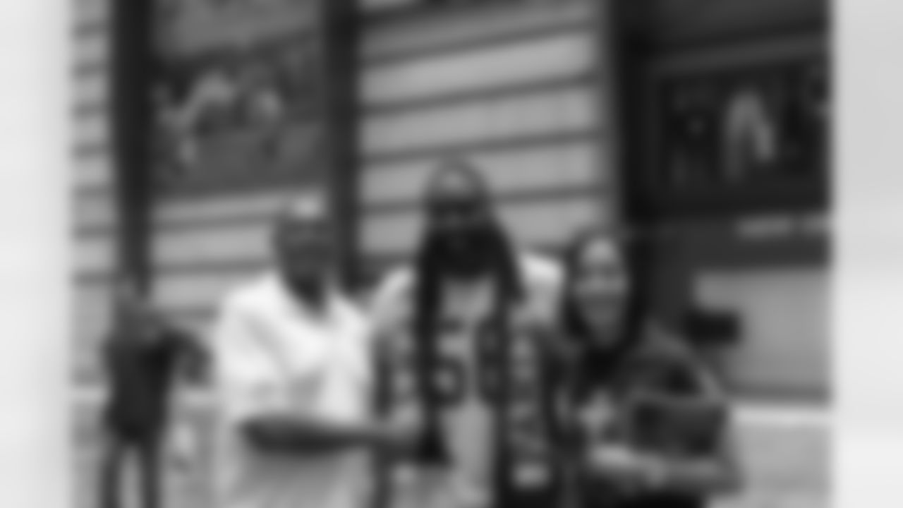 New Orleans Saints head coach Kellen Moore and Saints players welcomed the Paris Musketeers to the Ochsner Sports Performance Center on Saturday, November 22, 2025.