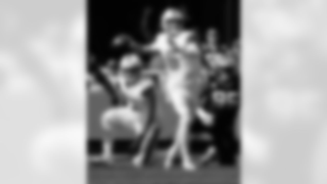 QB Tyler Shough (6) throws the ball during the New Orleans Saints game against the Carolina Panthers for Week 15 of the 2025 NFL season on Dec. 14, 2025 at the Caesars Superdome.