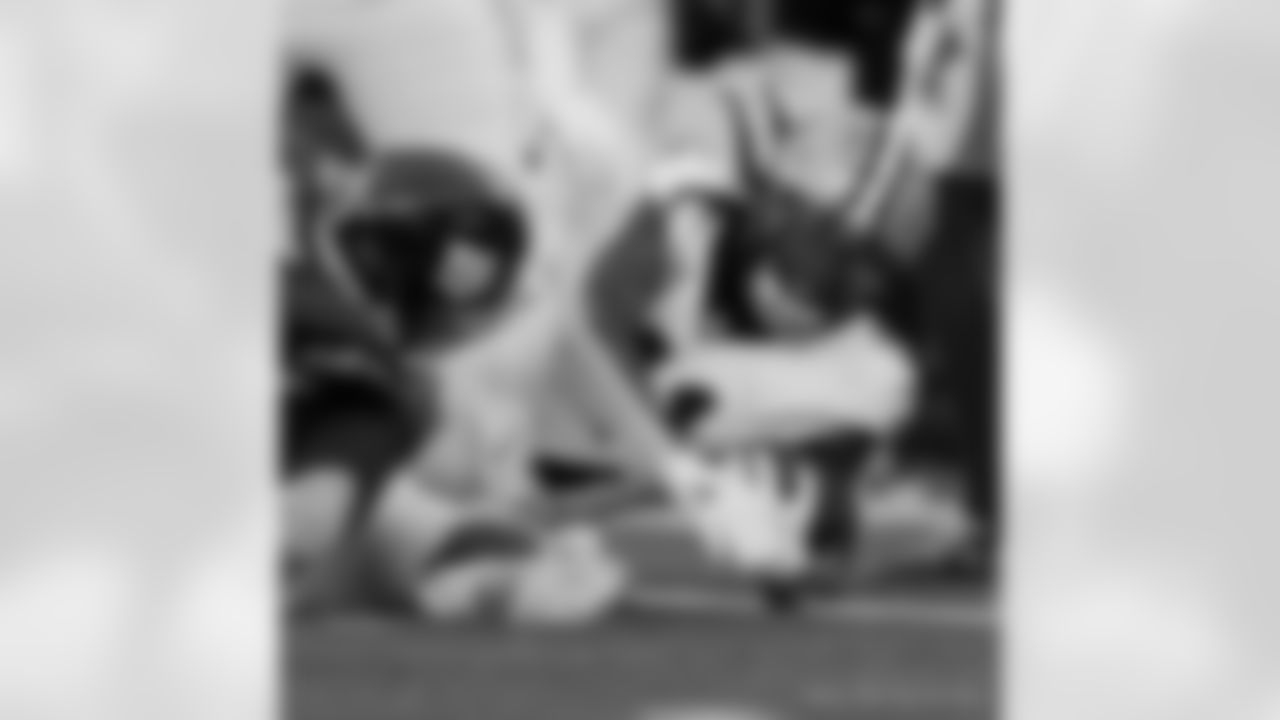 RB Alvin Kamara (41) completes the pass during the New Orleans Saints game against the New York Giants for Week 14 of the 2024 NFL Season on Dec. 8, 2024 at MetLife Stadium.
