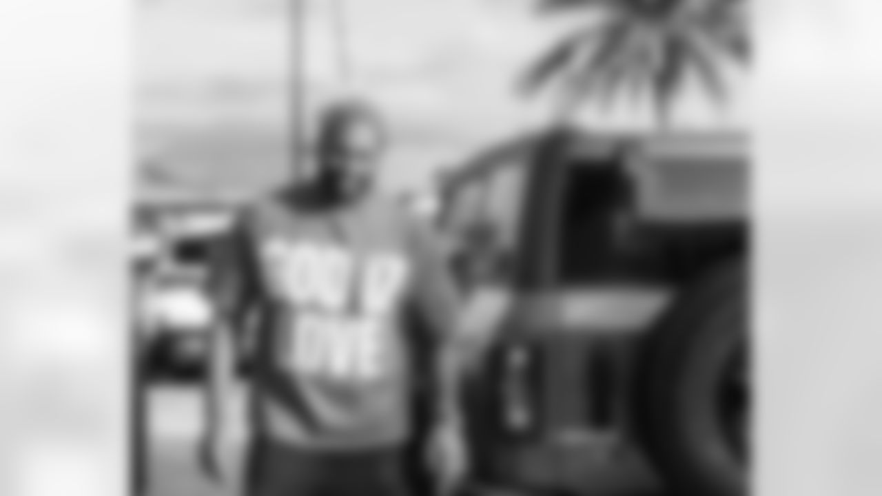 New Orleans Saints defensive end Cameron Jordan teamed up with Southern Quality Ford to provide random acts of kindness throughout the city on December 22, 2025. Jordan shared Rouses Markets gift cards with holiday shoppers, filled tanks for local fans at Chevron gas stations, and treated customers to oil changes at Southern Quality Ford.