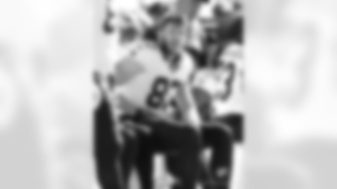 TE Foster Moreau (87) on the sideline during New Orleans Saints game against the Tampa Bay Buccaneers for Week 18 of the 2024 NFL Season on Jan. 5, 2025 at Raymond James Stadium.