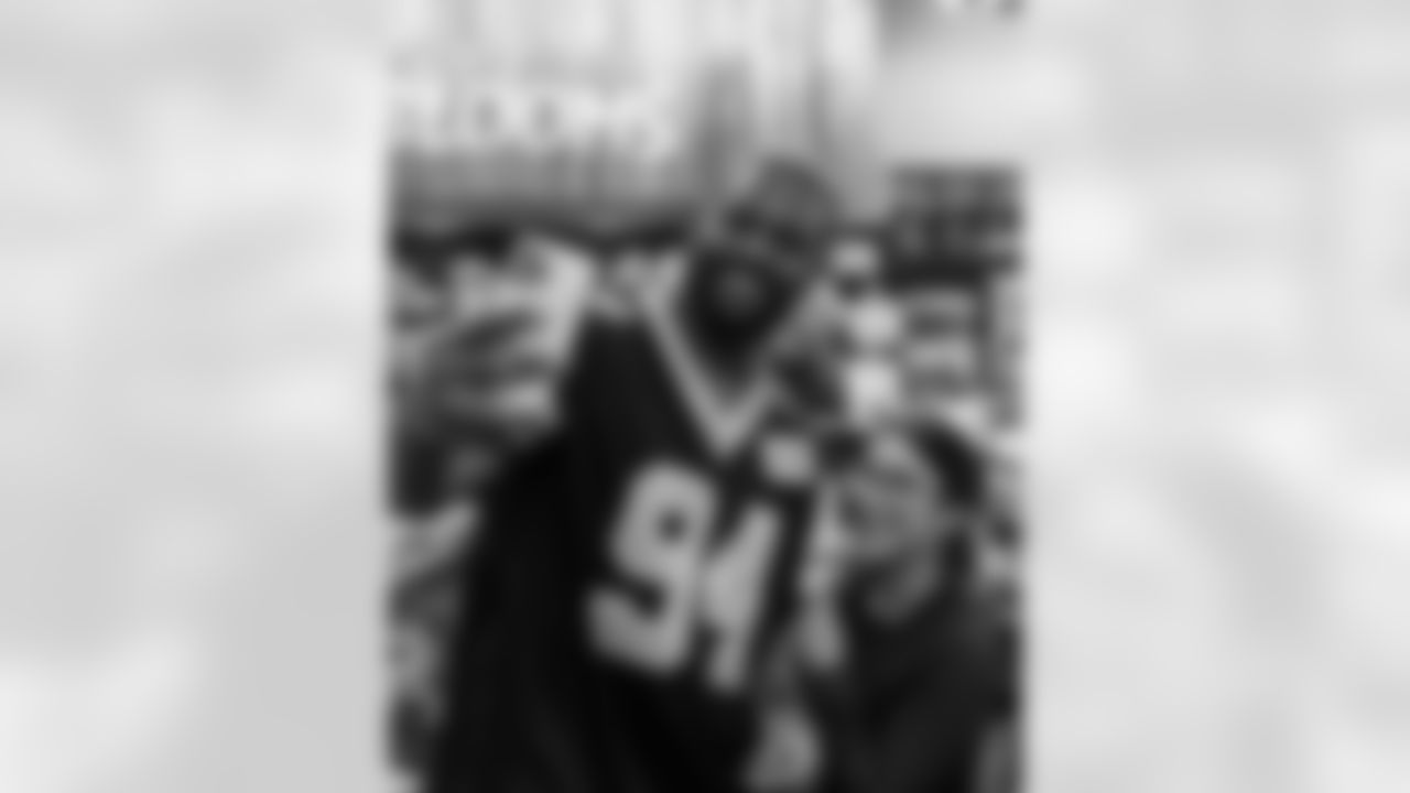 New Orleans Saints defensive end Cameron Jordan teamed up with Southern Quality Ford to provide random acts of kindness throughout the city on December 22, 2025. Jordan shared Rouses Markets gift cards with holiday shoppers, filled tanks for local fans at Chevron gas stations, and treated customers to oil changes at Southern Quality Ford.