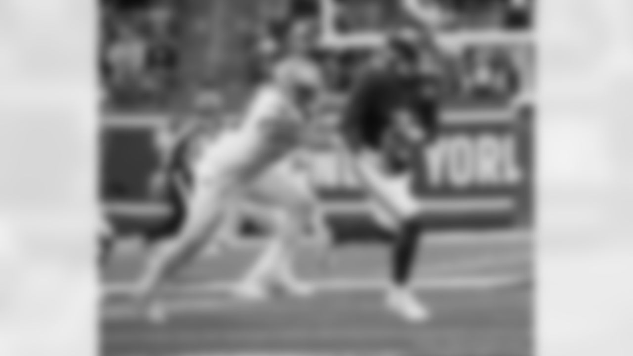 DT Bryan Bresee (90) gets the sack during the New Orleans Saints game against the New York Giants for Week 14 of the 2024 NFL Season on Dec. 8, 2024 at MetLife Stadium.