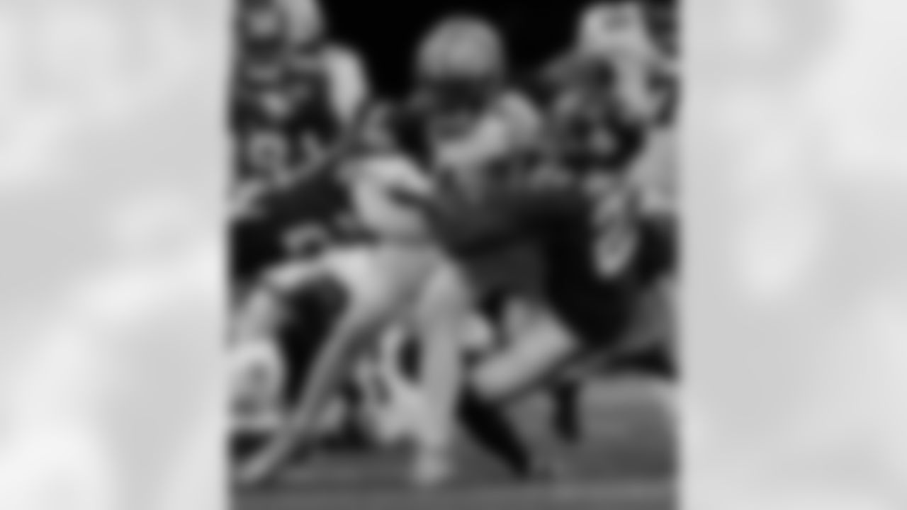 RB Alvin Kamara (41) rushes during the New Orleans Saints game against the New York Giants for Week 14 of the 2024 NFL Season on Dec. 8, 2024 at MetLife Stadium.