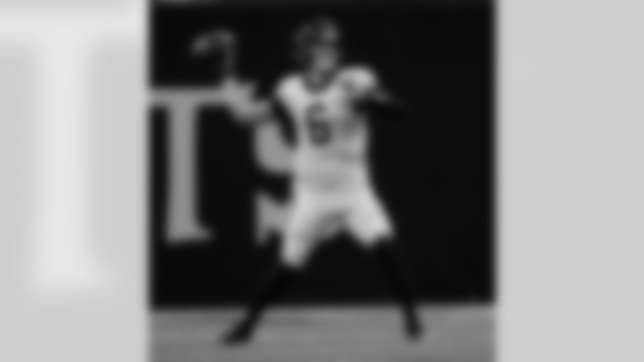 QB Tyler Shough (6) throws the ball during the New Orleans Saints game against the New York Jets for Week 16 of the 2025 NFL season on Dec. 21, 2025 at the Caesars Superdome.