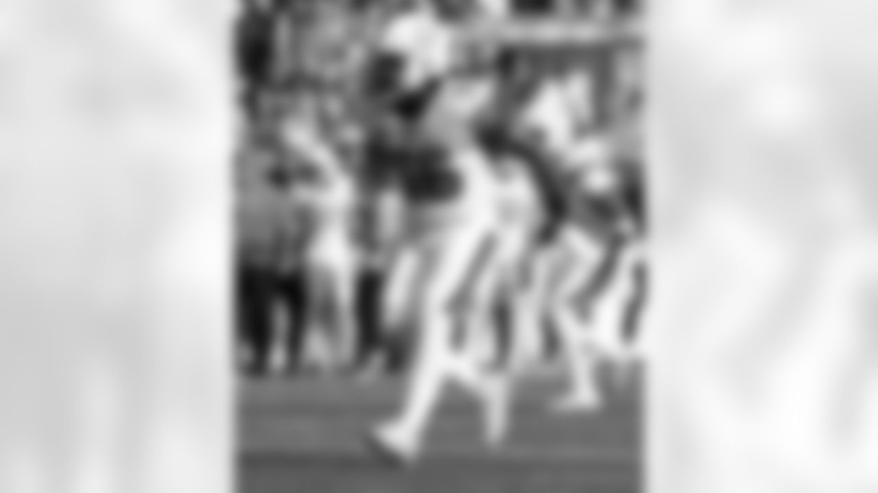 Check out the game action photos from the New Orleans Saints game against the Carolina Panthers for Week 10 of the 2025 NFL season on Nov. 9, 2025 at Bank of America Stadium.