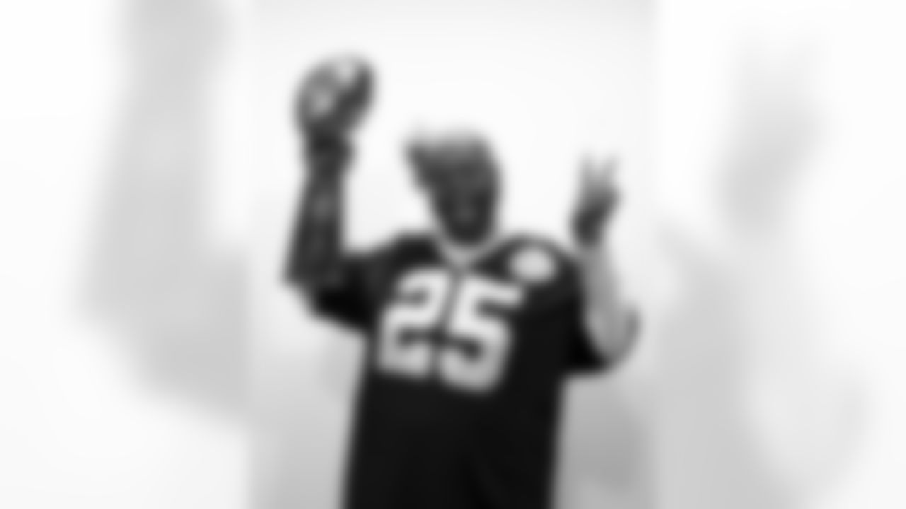 New Orleans Saints defensive end Cam Jordan surprised Angela "Mrs. Big O" Austin, our 2025 Saints Fan of the Year at the Ochsner Sports Performance Center. Angela will represent Saints fans at Super Bowl LX in San Francisco.