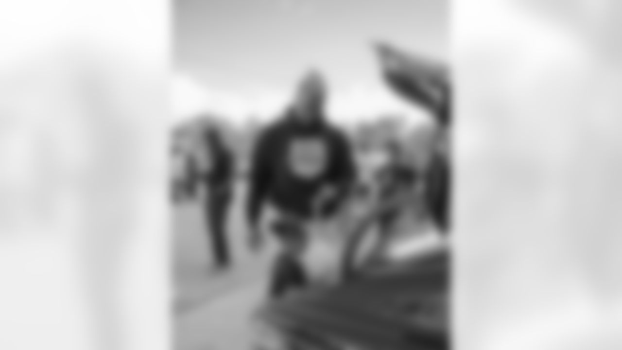 New Orleans Saints defensive end Cam Jordan welcomed local residents to the Cam Jordan Foundation's Turkey giveaway where he distributed holiday meals on Nov. 25, 2025.