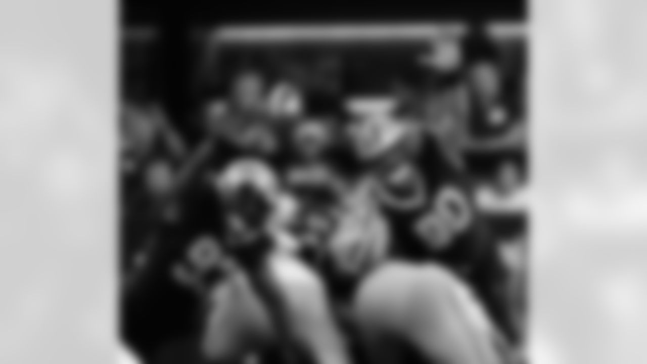 DT Bryan Bresee (90) assists on special teams for field goal protection during the New Orleans Saints game against the San Francisco 49ers for Week 2 of the 2025 NFL season on Sept. 14, 2025 at Caesars Superdome.