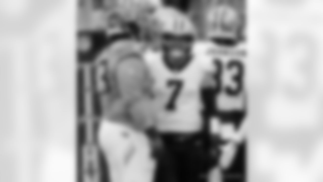 Check out the game action photos from the New Orleans Saints game against the Tennessee Titans for Week 17 of the 2025 NFL season on Dec. 28, 2025 at Nissan Stadium.