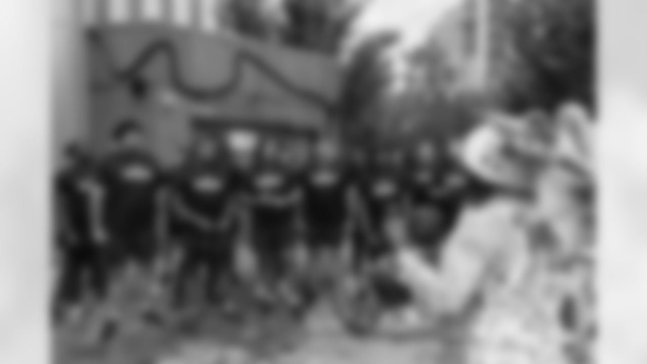 Our 2024 New Orleans Saints rookies had part two of their tour of New Orleans where they experienced local food favorites like Drago's and Hansen's Sno-Bliz. They also visited Vue Orleans and toured the Caesars Superdome.