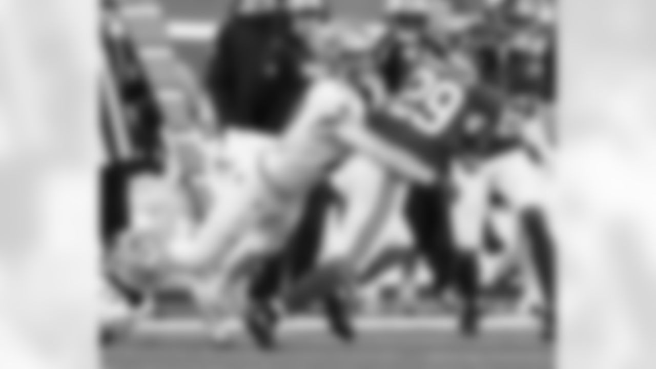LB Pete Werner (20) tackles Tyrone Tracy Jr. during the New Orleans Saints game against the New York Giants for Week 14 of the 2024 NFL Season on Dec. 8, 2024 at MetLife Stadium.
