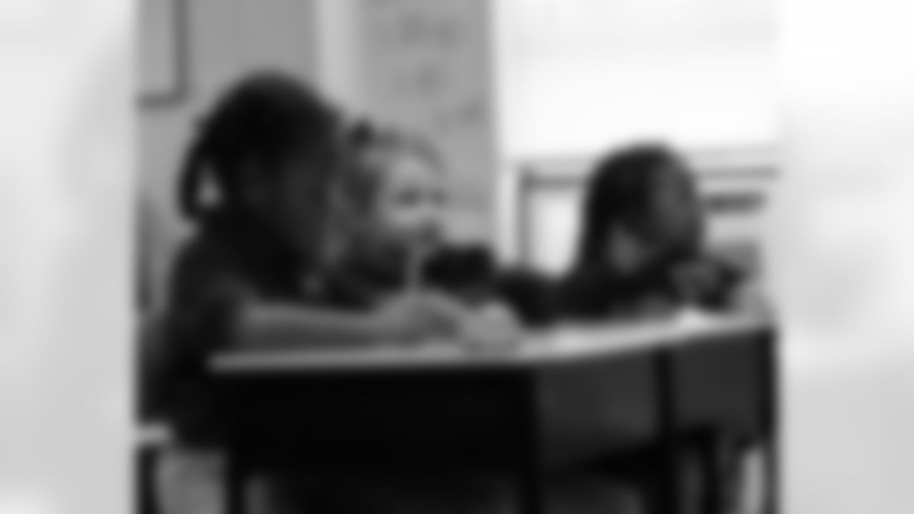 New Orleans Saints linebacker Demario Davis and his Devoted Dreamers Foundation teamed up with Ochsner to donate books and read to students during their Laureate Academy Book Fair on Tuesday, Dec. 9, 2025.