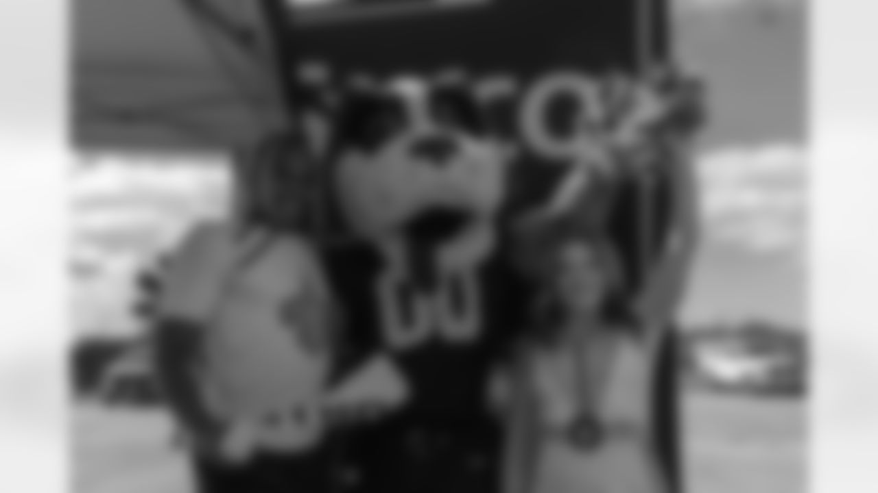 The New Orleans Saints Cheer Krewe and Gumbo joined Sysco New Orleans to distribute meals at their annual Thanksgiving food drive on Sunday, Nov. 16, 2025.