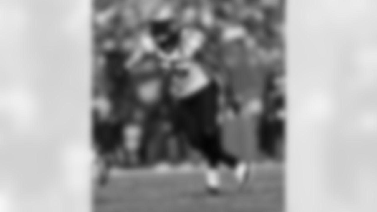 LB Demario Davis (56) in action during the New Orleans Saints game against the Tampa Bay Buccaneers for Week 18 of the 2024 NFL Season on Jan. 5, 2025 at Raymond James Stadium.