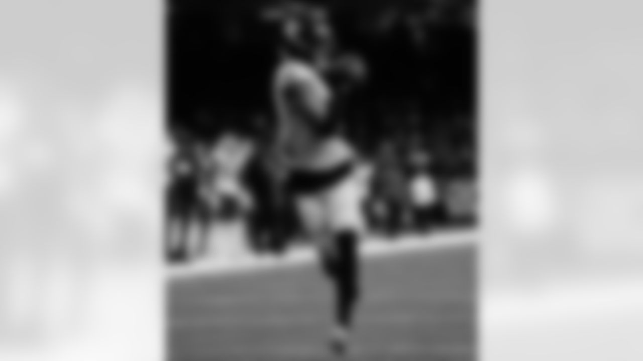 Check out the game action photos from the New Orleans Saints game against the New York Jets for Week 16 of the 2025 NFL season on Dec. 21, 2025 at the Caesars Superdome.