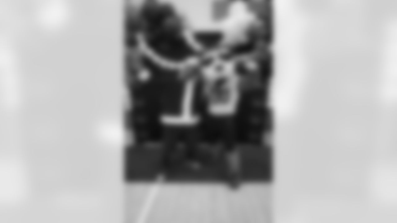 New Orleans Saints safety Justin Reid and his foundation JReid InDeed hosted his "Just-In-Time for the Holidays" community event at the Giving Hope Community Center. Reid spent the evening giving back to local families, spreading holiday cheer and supporting the community through gifts and engagement ahead of the holiday season.