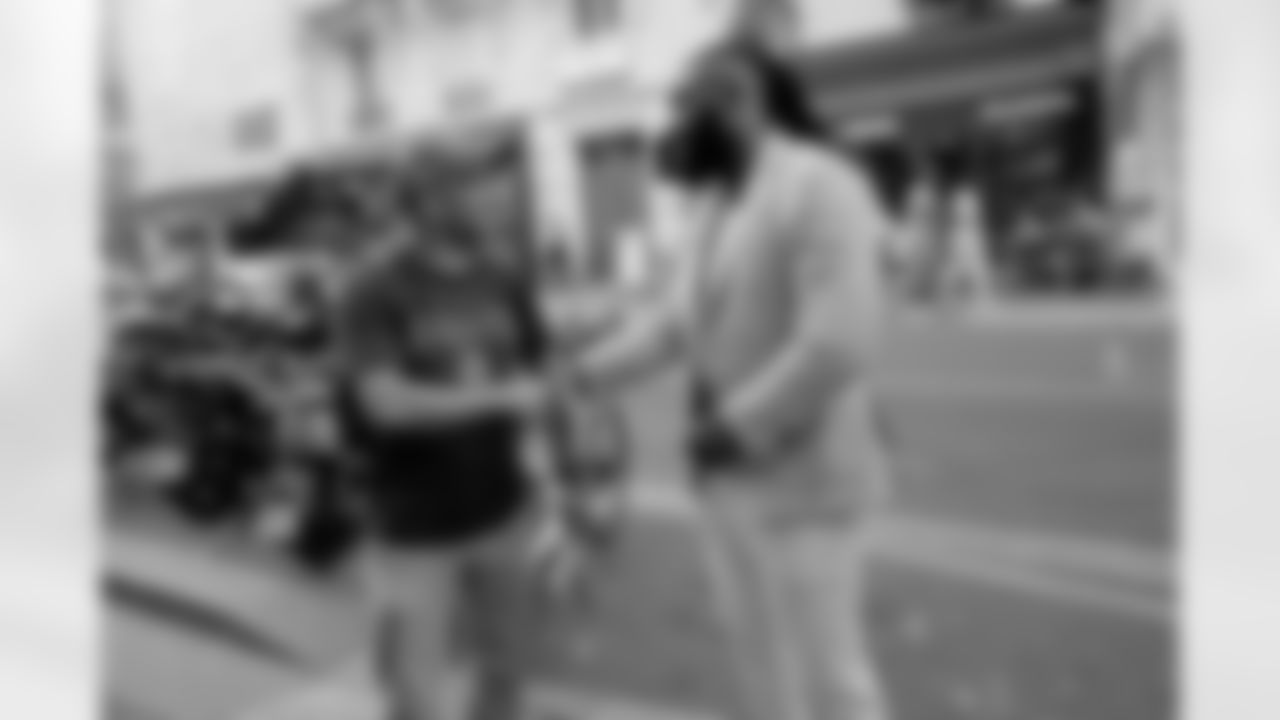 New Orleans Saints linebacker Demario Davis joined local Parisian fans, including our 2025 International Fan of the Year, as well as Paris Musketeers representatives, and FFFA coaches for happy hour at New Orléans Saints Café in in Paris, France on Thursday, July 10, 2025.
