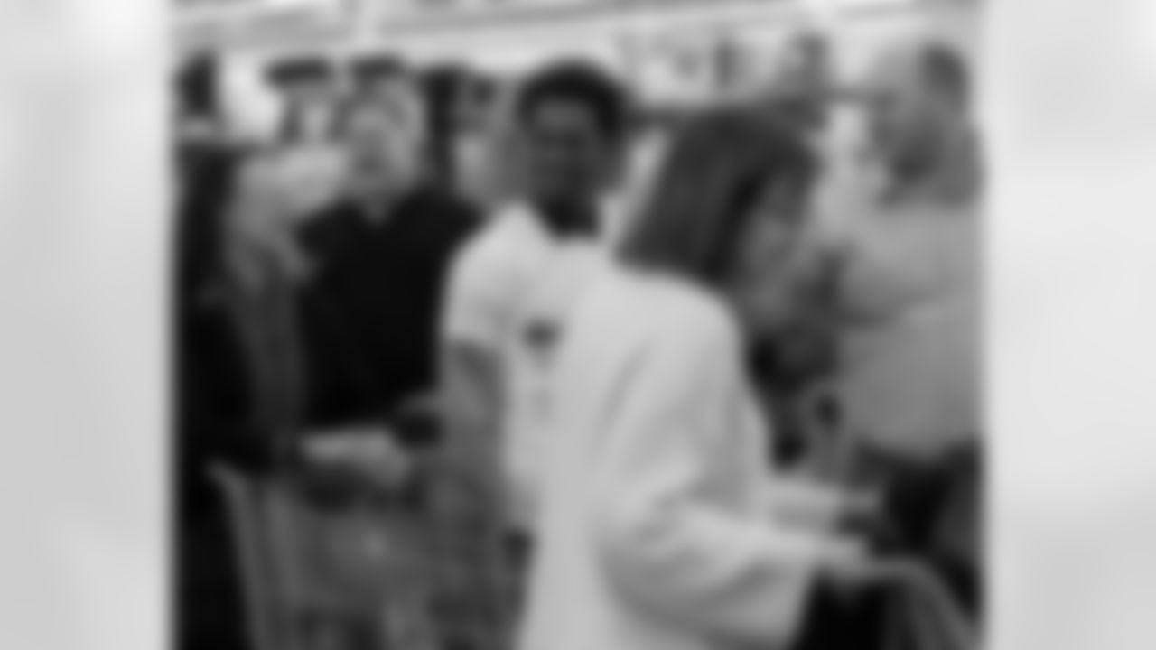 New Orleans Saints safety Justin Reid teamed up with Heroes of New Orleans for their annual holiday blitz shopping spree on Monday, Dec. 15, 2025.