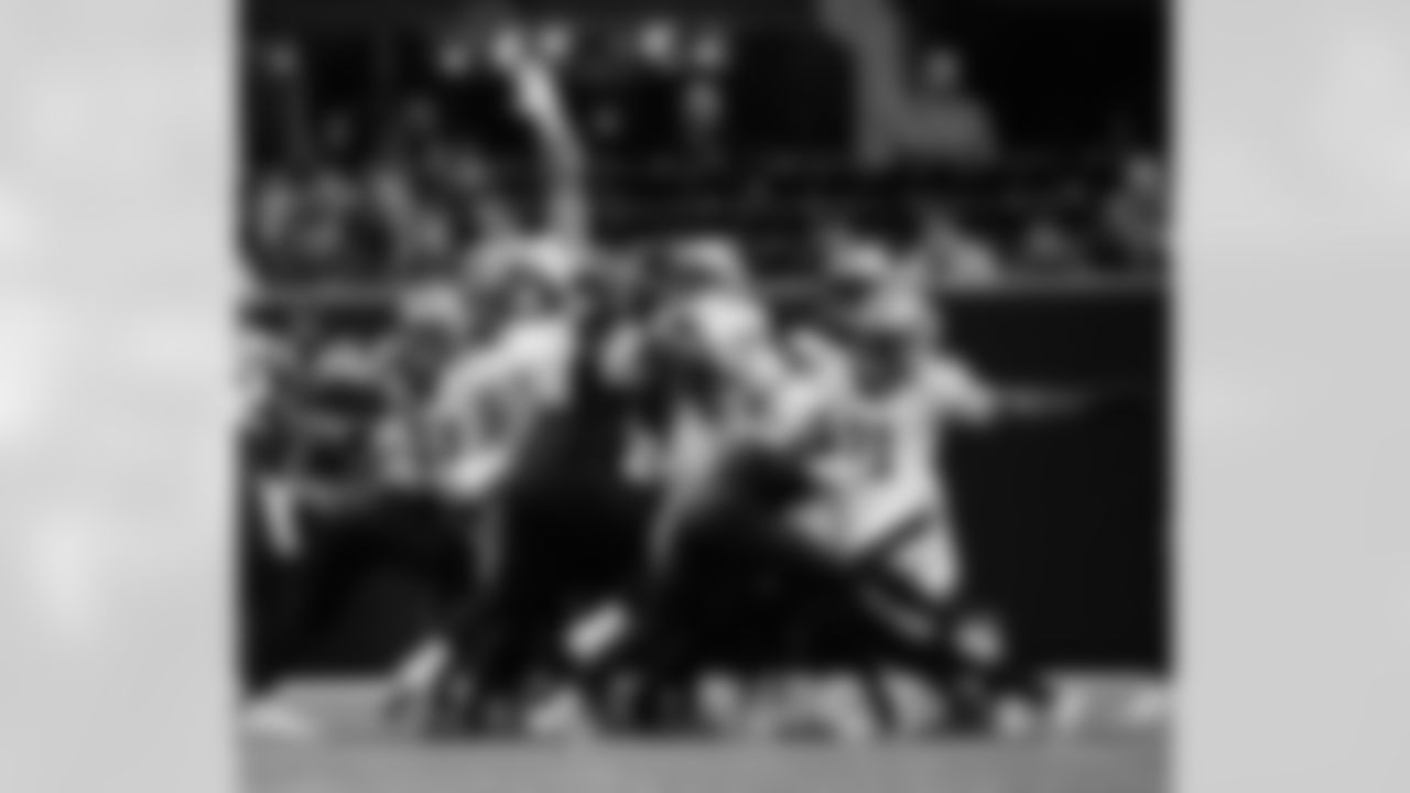 Check out the best photos of the New Orleans offense in their game against the Atlanta Falcons for Week 18 of the 2025 NFL season on Jan. 4, 2026 at Mercedes-Benz Stadium.