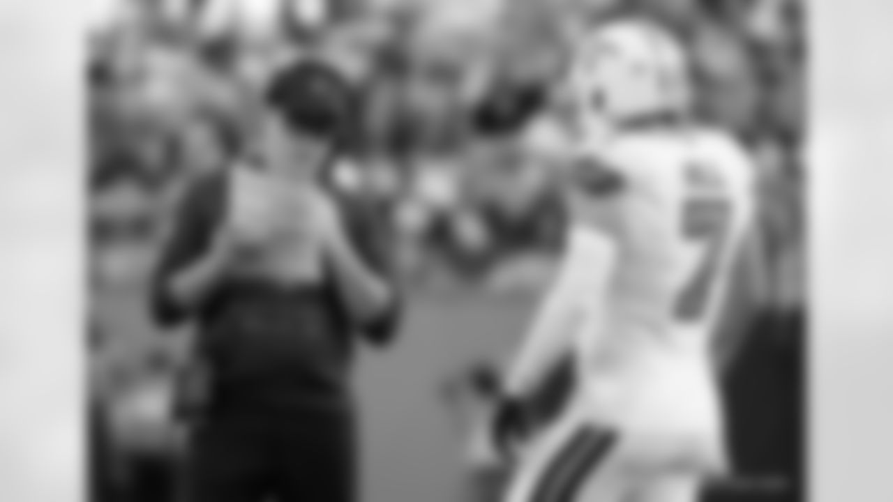 Check out the game action photos from the New Orleans Saints game against the Carolina Panthers for Week 10 of the 2025 NFL season on Nov. 9, 2025 at Bank of America Stadium.