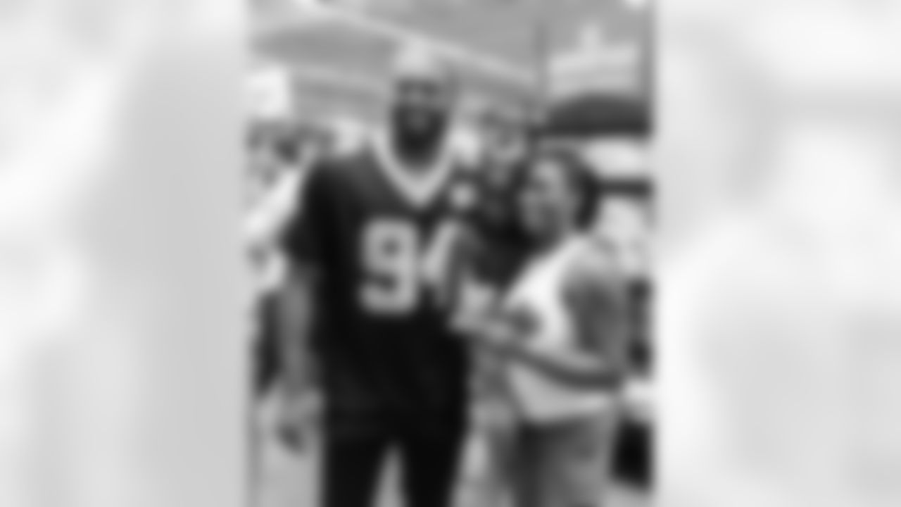 New Orleans Saints defensive end Cameron Jordan teamed up with Southern Quality Ford to provide random acts of kindness throughout the city on December 22, 2025. Jordan shared Rouses Markets gift cards with holiday shoppers, filled tanks for local fans at Chevron gas stations, and treated customers to oil changes at Southern Quality Ford.