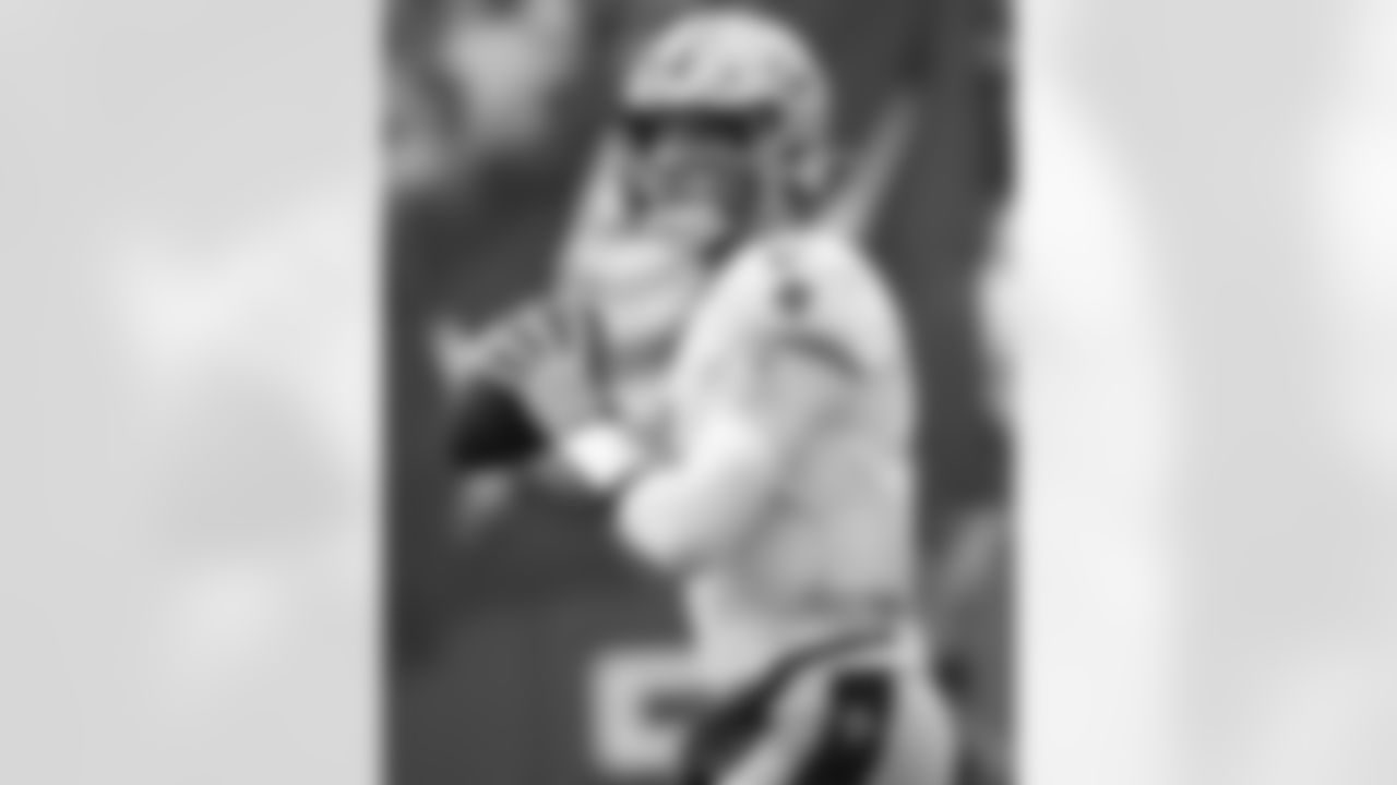 QB Tyler Shough (6) in action during the New Orleans Saints game against the Tampa Bay Buccaneers for Week 14 of the 2025 NFL season on Dec. 7, 2025 at Raymond James Stadium.