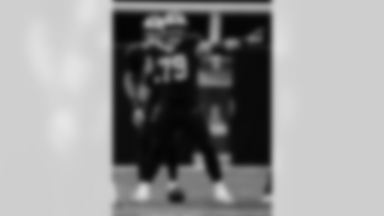 OL Luke Fortner (79) signals during the New Orleans Saints game against the Tampa Bay Buccaneers for Week 8 of the 2025 NFL season on Oct. 26, 2025 at the Caesars Superdome.