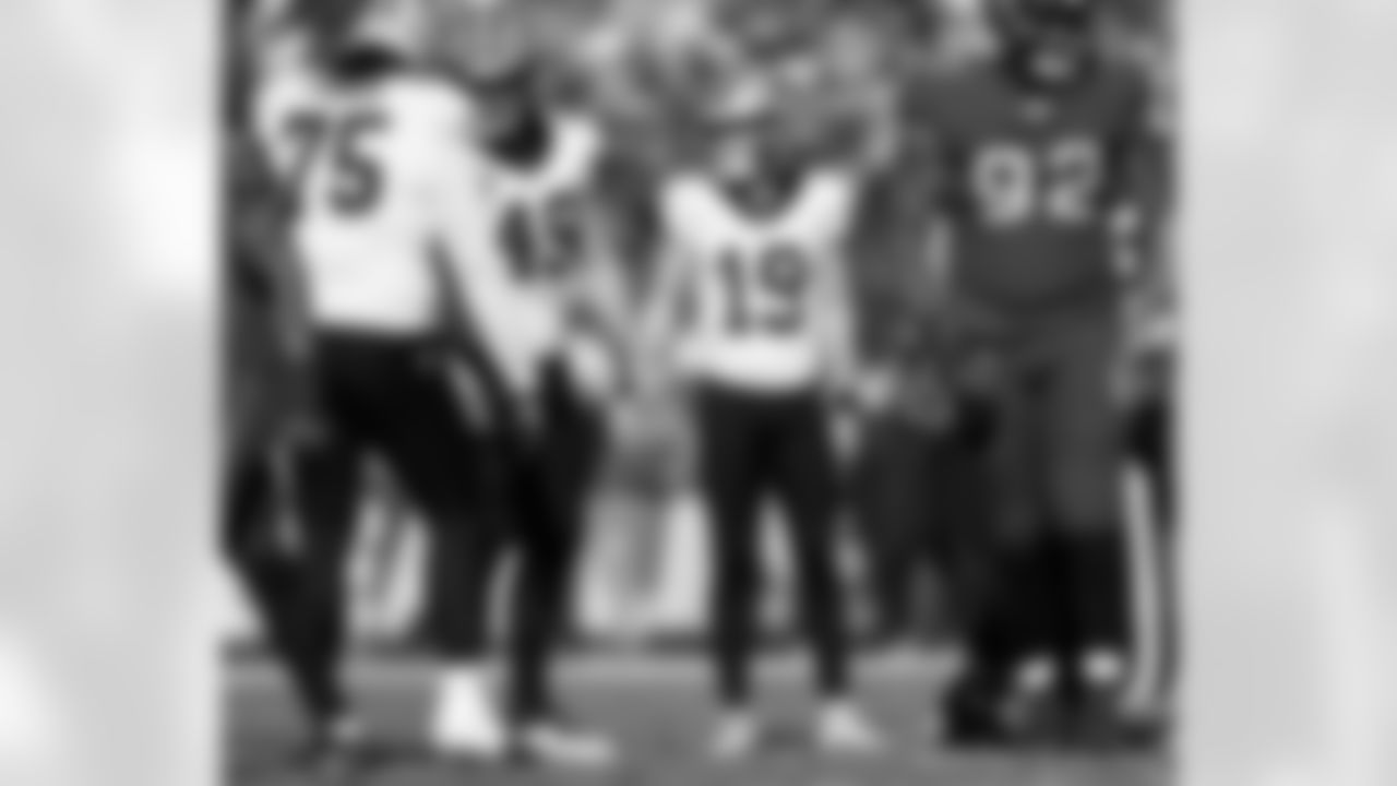 K Blake Grupe (19) gets ready to kick a field goal during the New Orleans Saints game against the Tampa Bay Buccaneers for Week 18 of the 2024 NFL Season on Jan. 5, 2025 at Raymond James Stadium.