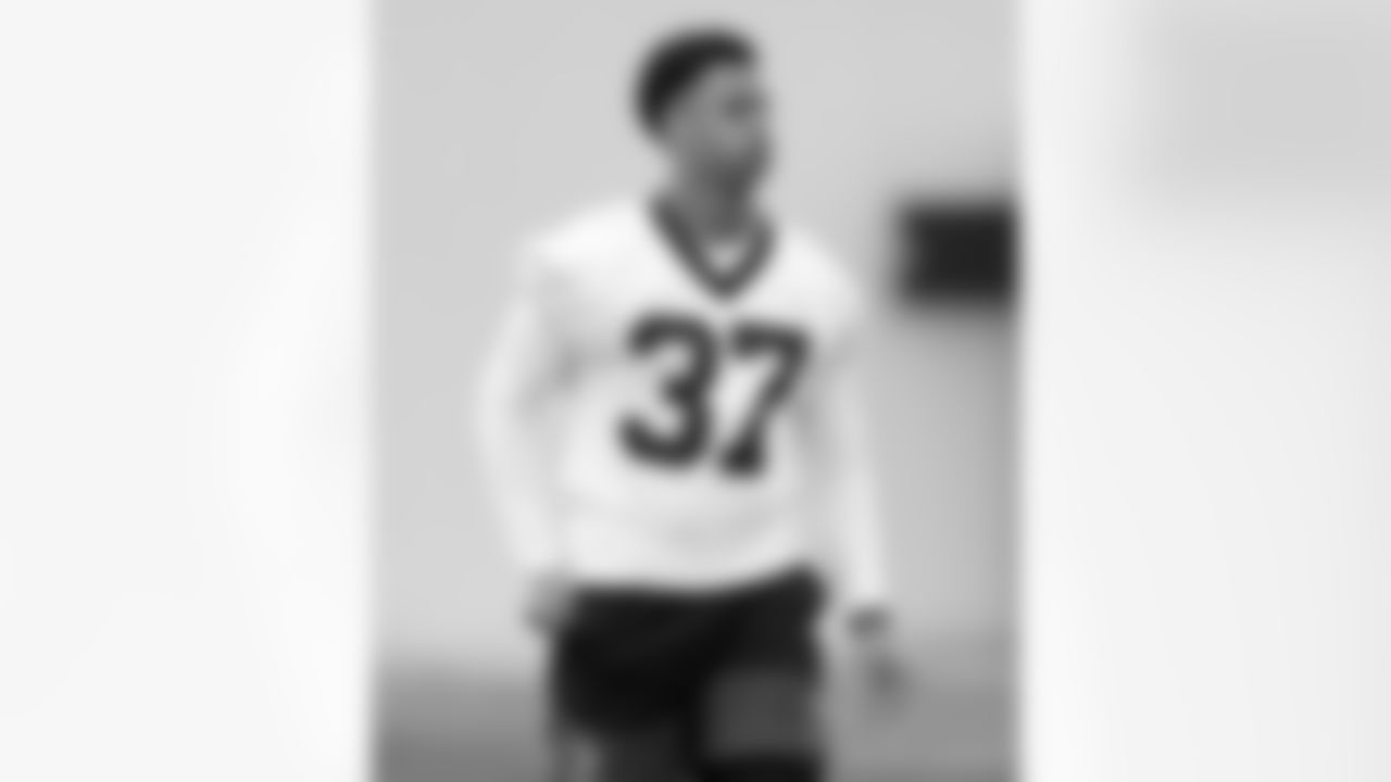 New Orleans Saints players participate in Day 1 of 2025 Saints Minicamp at the Ochsner Sports Performance Center on Tuesday, June 10, 2025.