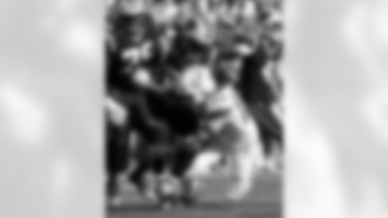 Check out the game action photos from the New Orleans Saints game against the Carolina Panthers for Week 10 of the 2025 NFL season on Nov. 9, 2025 at Bank of America Stadium.