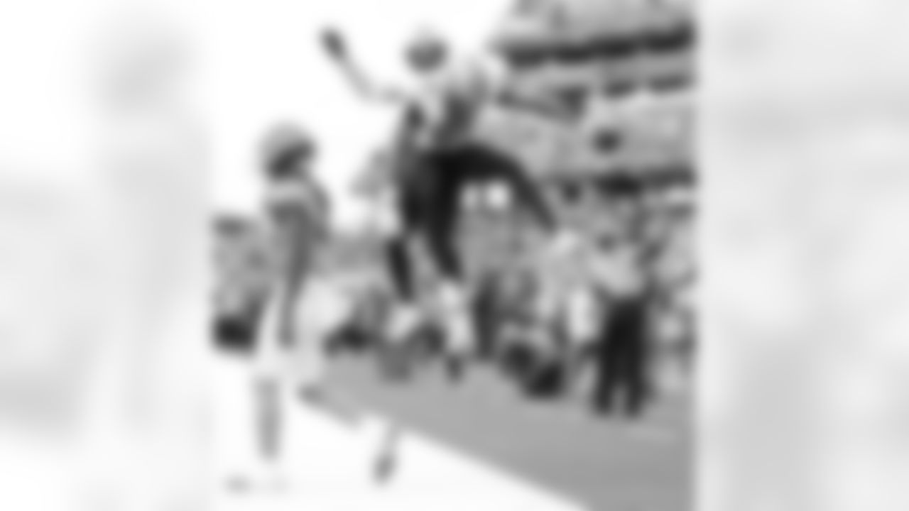 Check out the game action photos from the New Orleans Saints game against the Tennessee Titans for Week 17 of the 2025 NFL season on Dec. 28, 2025 at Nissan Stadium.